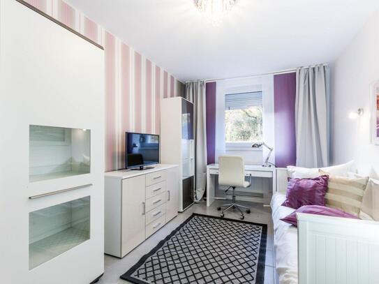 Elegantes WG-Zimmer in Stadtvilla Schönefeld, in einer 5-Zimmer-Wohnung