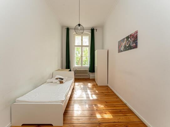 Alluring single bedroom in a 5-bedroom apartment near Berlin-Charlottenburg train station