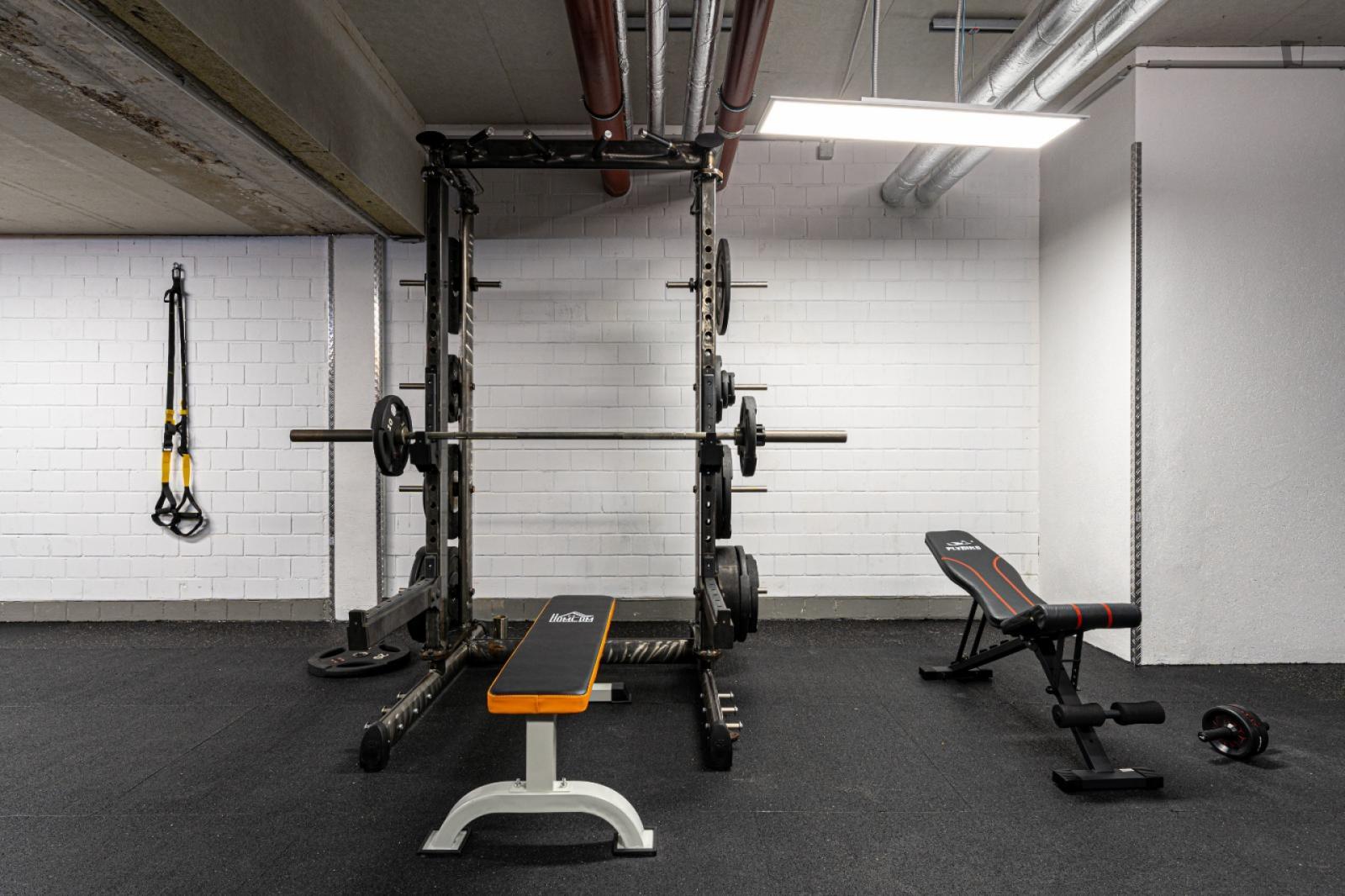 Double bedroom, with balcony, in 4-bedroom apartment