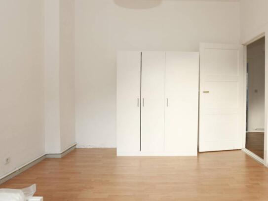 Harmonious room with enclosed balcony in 2-bedroom apartment in Neukölln