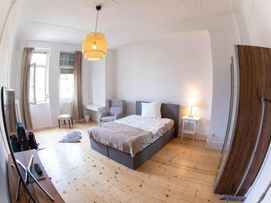 Cosy single bedroom with TV in Sachsenhausen