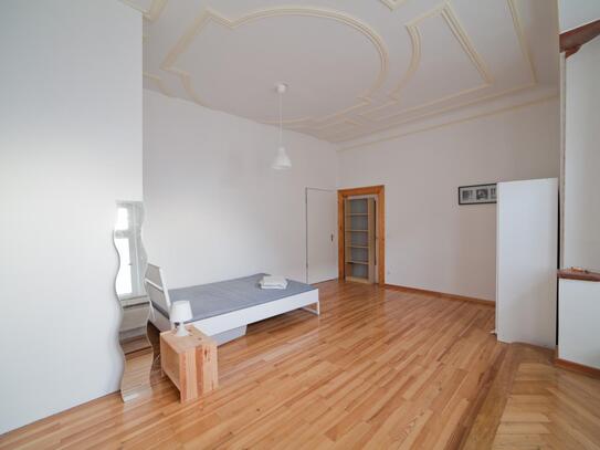 Appealing single bedroom near the St.-Martin-Straße train station