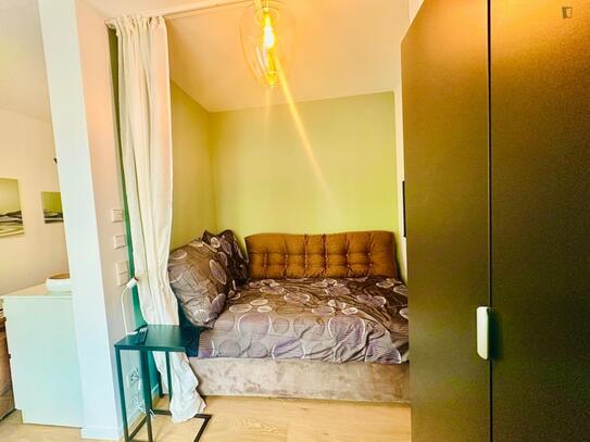 Lovely studio with a balcony in Friedrichshain