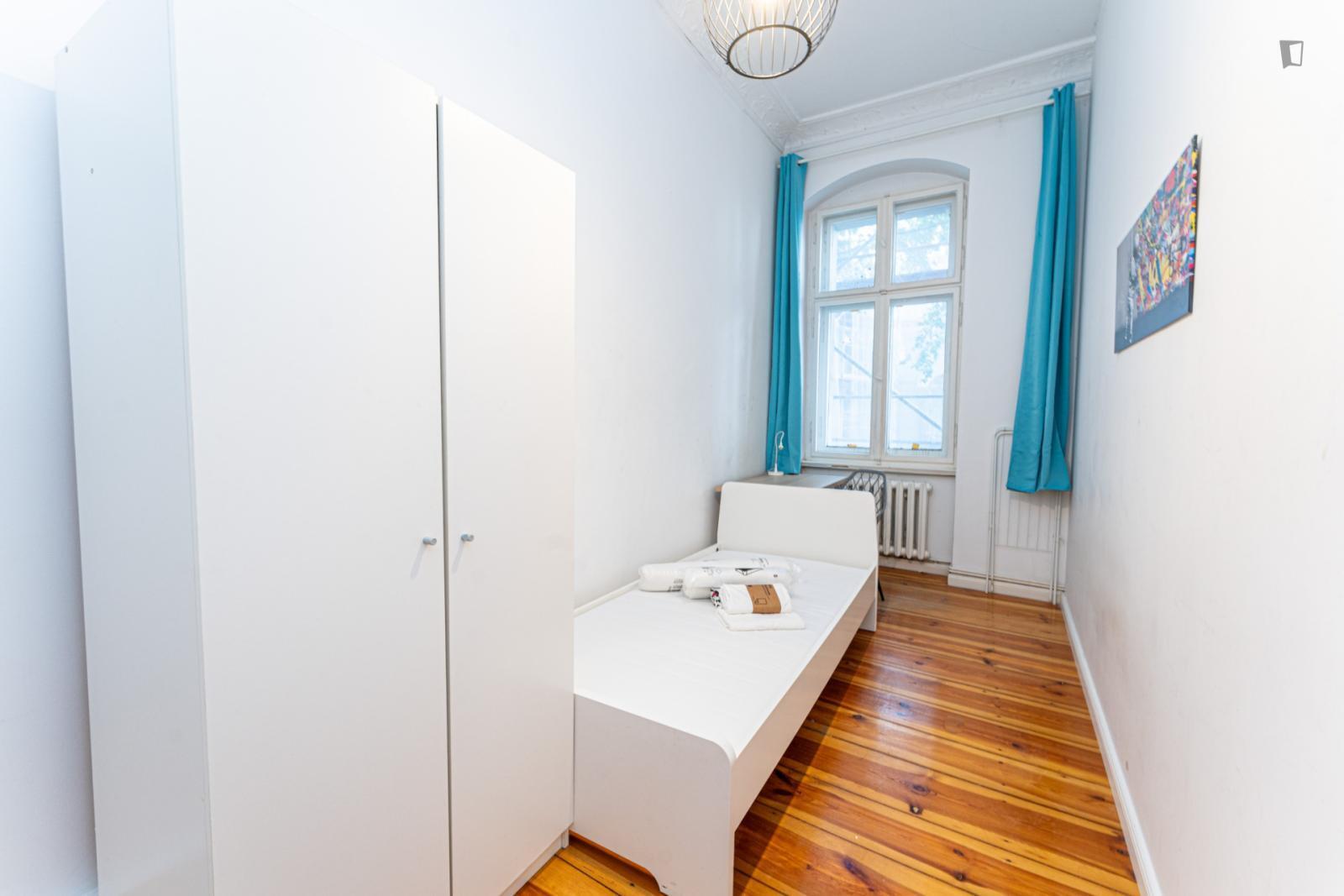 Cool single bedroom in a 4-bedroom apartment near Berlin Ostkreuz Station