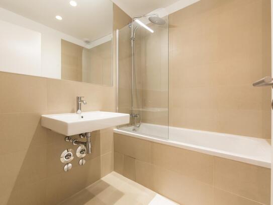 Double bedroom, with balcony, in 4-bedroom apartment