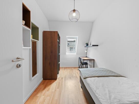 Modern double bedroom with balcony in Berlin Mitte