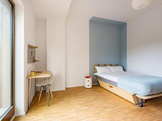 Bright double bedroom in Frankfurt