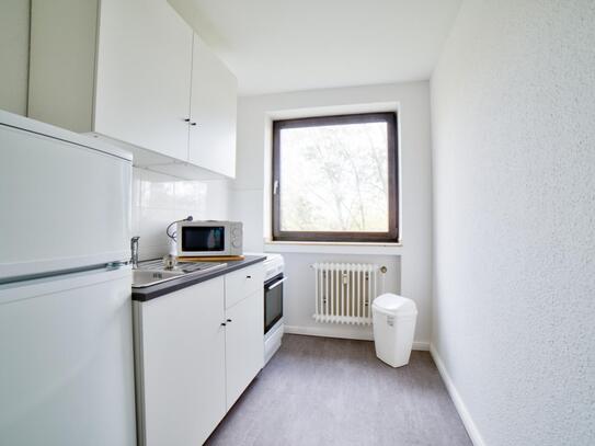 Beautiful single bedroom in a 3-bedroom apartment near Elbruchstraße transport station