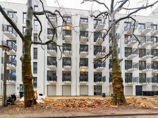 Unfurnished studio with a fitted kitchen in Lichtenberg