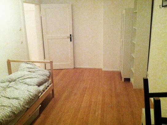 Nice single bedroom in Neuhausen-Nymphenburg