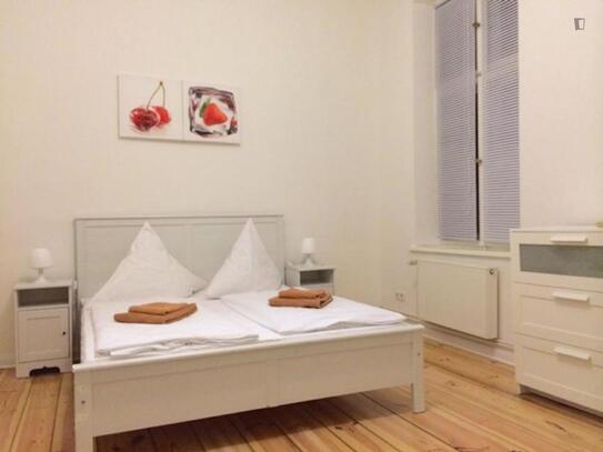 Pretty nice double bedroom near the Zoo in very central Charlottenburg district