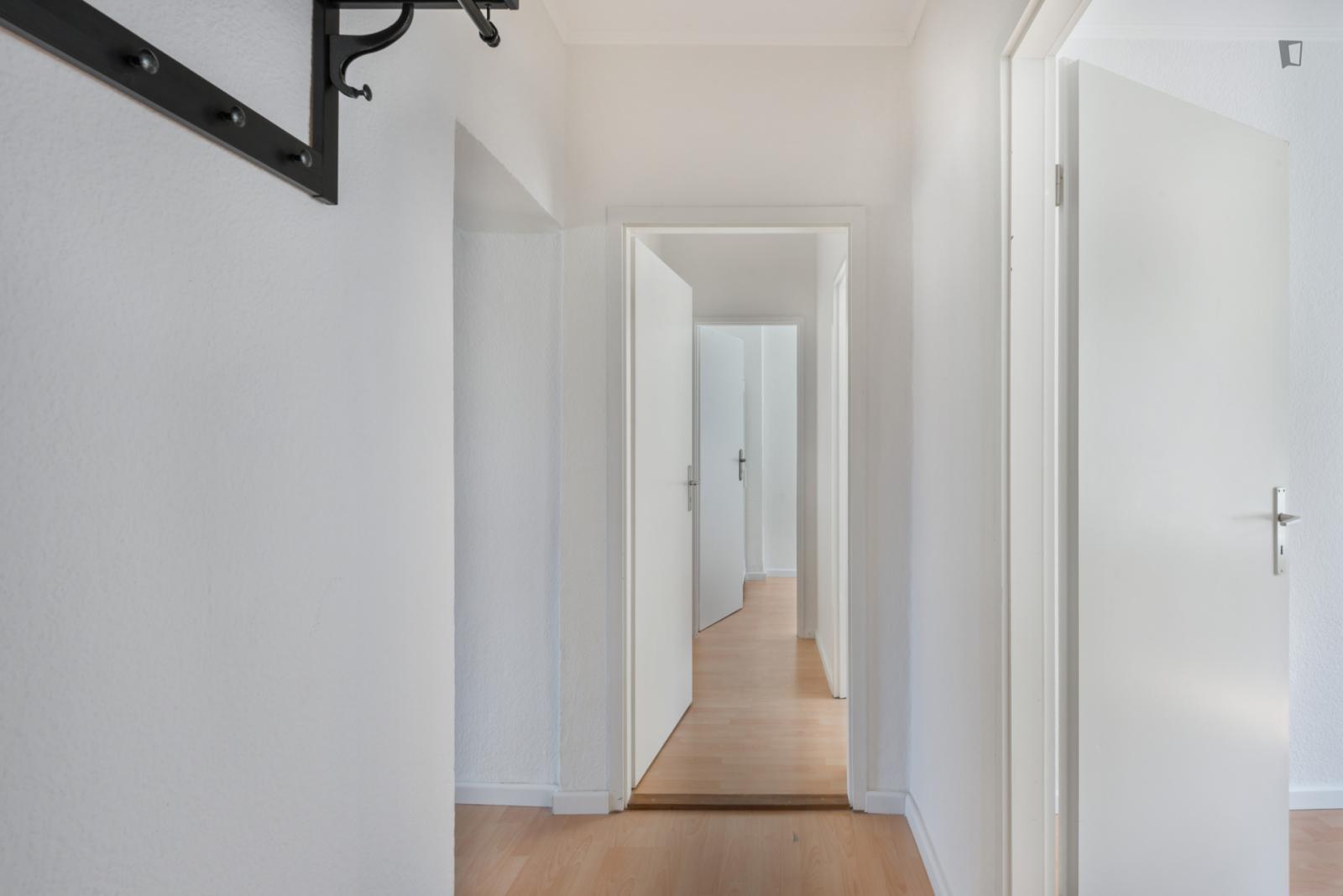 Single bedroom in 5-bedroom apartment