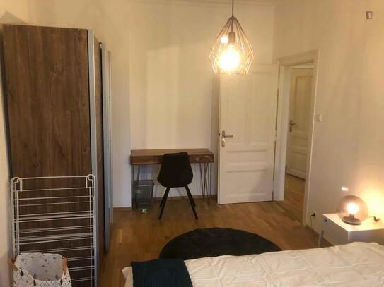 Inviting double bedroom in a 3-bedroom apartment in Nordend-Ost