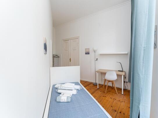 Cozy single bedroom in a 4 bedroom apartment in Prenzlauer Berg