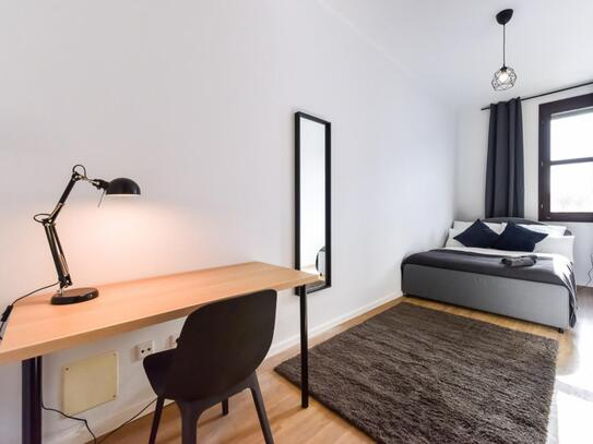 Neat double bedroom 3 minutes walk from the München-Pasing train station