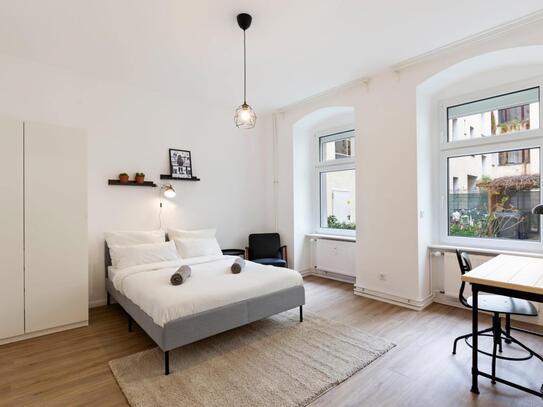 Luminous double bedroom in Neukölln