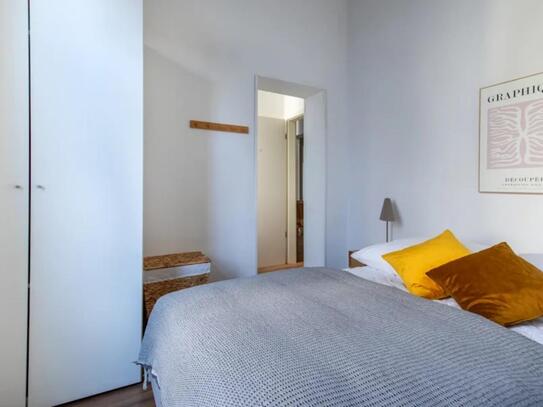 Admirable double bedroom near the Christuskirche metro