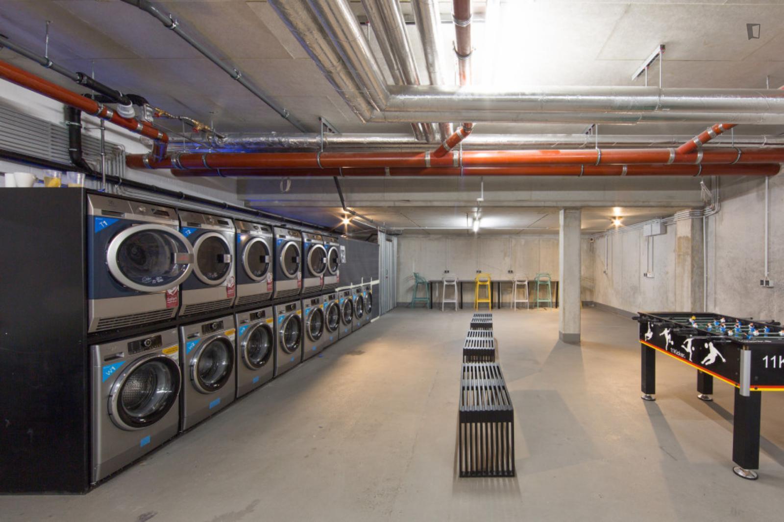 Double bedroom in 3-bedroom apartment