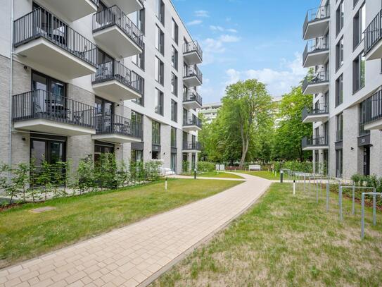 Inviting double bedroom close to U Heinrich-Heine-Straße metro station