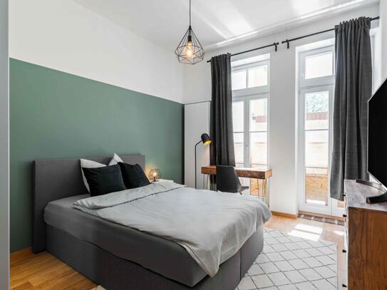 Stunning single bedroom in a 3 bedroom apartment in Altstadt-Lehel