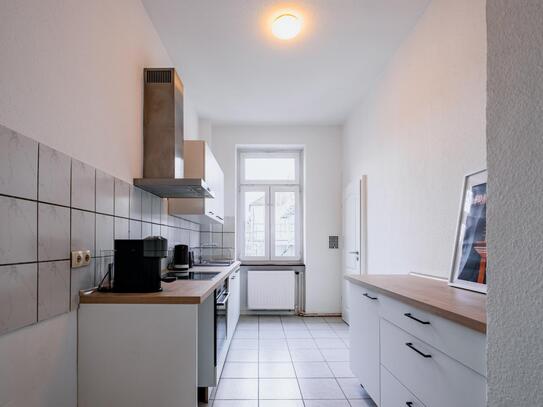 Big double bedroom in a 3-bedroom apartment, close to the S-Bahn station Frankfurt Galluswarte