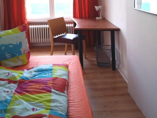 Comfy single bedroom in a 5-bedroom flat, near IPU Berlin