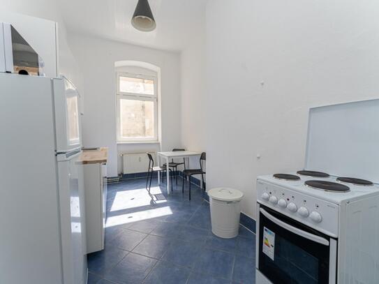 Comfortable single bedroom in a 3-bedroom apartment near Warschauer Straße transport station