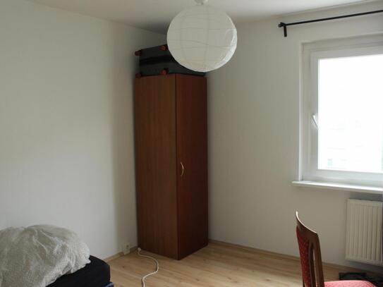 Pleasant single bedroom in a 4-bedroom flat in Friedrichshain