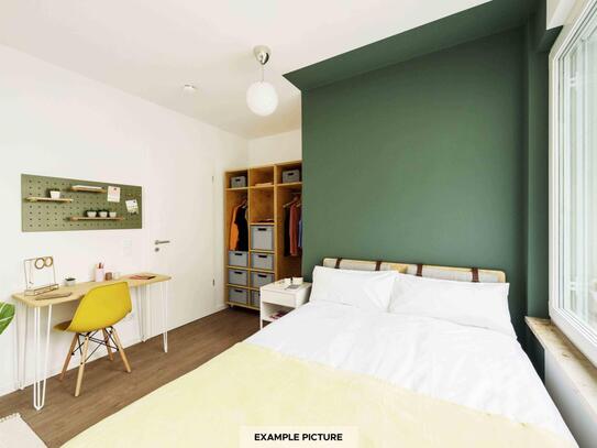 Colourful single bedroom in Moabit