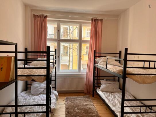 Single bed in a shared bedroom Right in front of Berlin Hauptbahnof ( Central Rail Station)