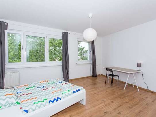 Zimmer zu vermieten in 4-Zimmer-Wohnung in Lichtenberg