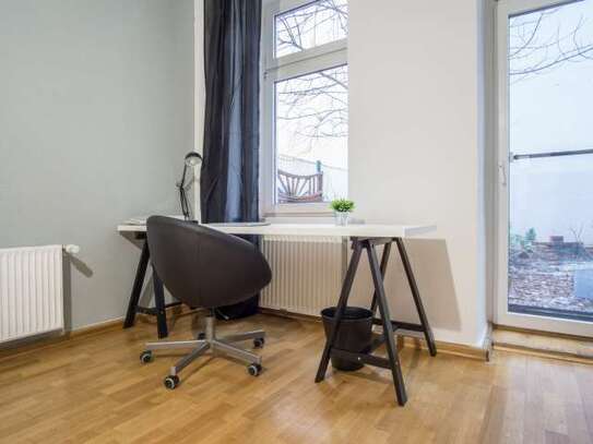 Geräumiges WG-Zimmer in 5-Zimmer-Wohnung in Wedding, Berlin