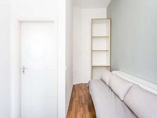 Zimmer zu vermieten in 5-Zimmer-Wohnung in Schöneberg, Berlin