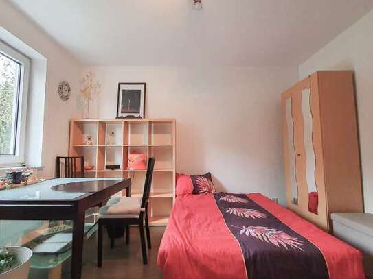 Zimmer zu vermieten in einer Wohnung mit 2 Schlafzimmern in Berlin