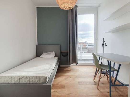 Zimmer zu vermieten in einer Wohnung mit 3 Schlafzimmern in Berlin