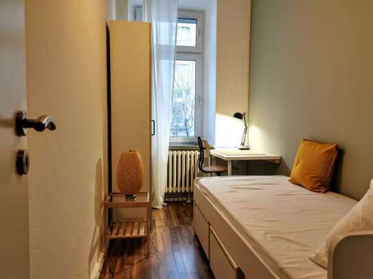 Möbliertes WG-Zimmer in 5-Zimmer-Wohnung in Wedding, Berlin