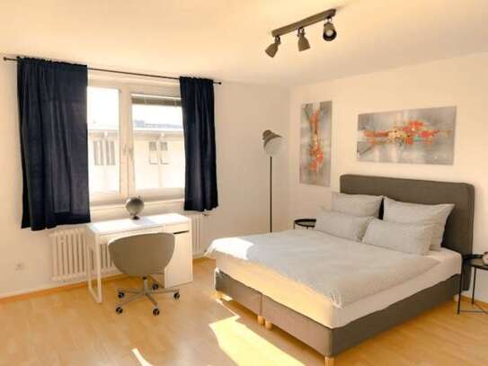 Zimmer zu vermieten in 3-Zimmer-Wohnung in der Altstadt, Frankfurt