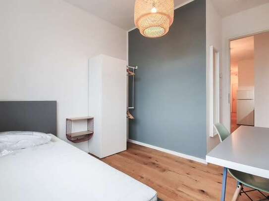 Zimmer zu vermieten in Wohnung mit 5 Schlafzimmern in Berlin