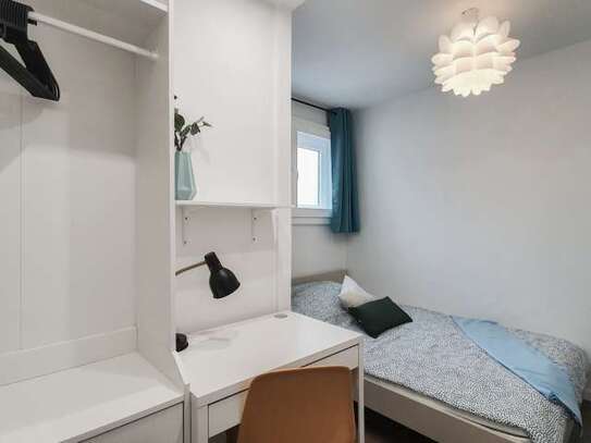 Zimmer zu vermieten in 5-Zimmer-Wohnung in Berlin