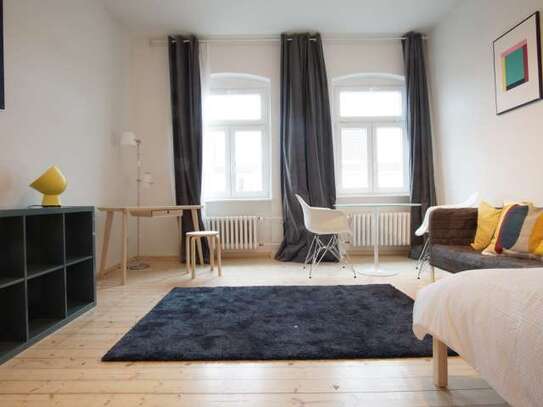 Helles Zimmer in 4-Zimmer-Wohnung, Mitte, Berlin