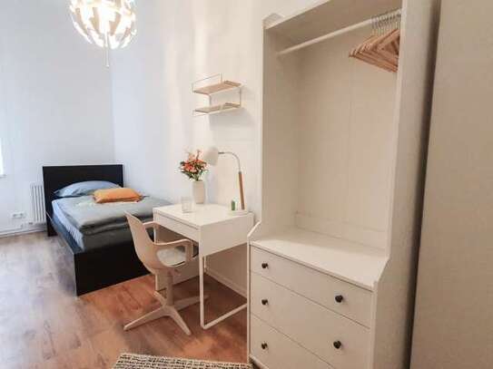 Zimmer zu vermieten in Wohnung mit 7 Schlafzimmern in Berlin