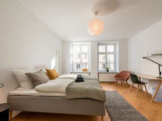 Zimmer zu vermieten in 6-Zimmer-Wohnung in München