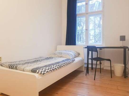 Zimmer zu vermieten in Wohnung mit 4 Schlafzimmern, Charlottenburg