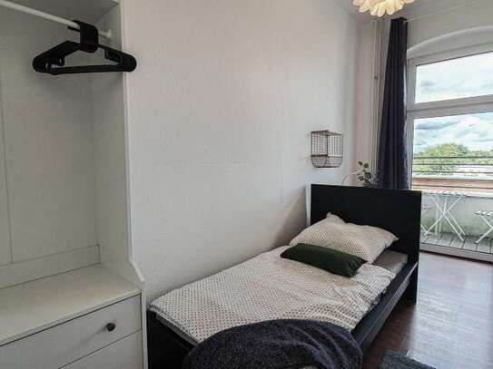 Zimmer zu vermieten in Wohnung mit 6 Schlafzimmern in Berlin