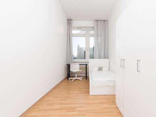 Geräumiges Zimmer zu vermieten, 4-Zimmer-Wohnung, Charlottenburg