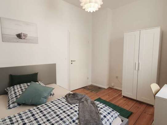 Zimmer zu vermieten in einer Wohnung mit 3 Schlafzimmern in Berlin