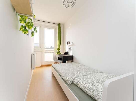 Zimmer zu vermieten in einer 4-Zimmer-Wohnung in Potsdam