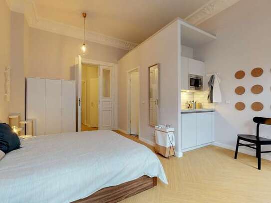 Mieten Sie Ihre private Unterkunft in unserem PÉPIN Coliving House in Berlin. Studios für 1 bis 2 Personen, ab 980€/Mon…