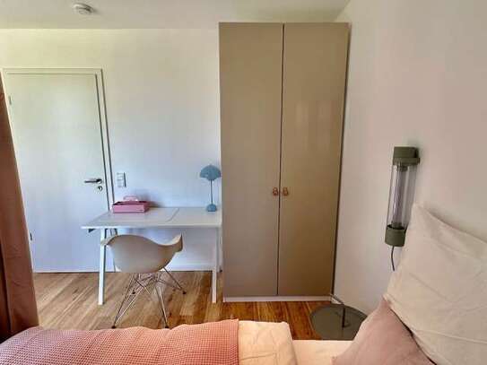 Zimmer zu vermieten in einer Wohnung mit 2 Schlafzimmern in Berlin