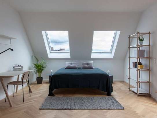 Zimmer zu vermieten in 5-Zimmer-Wohnung in Berlin